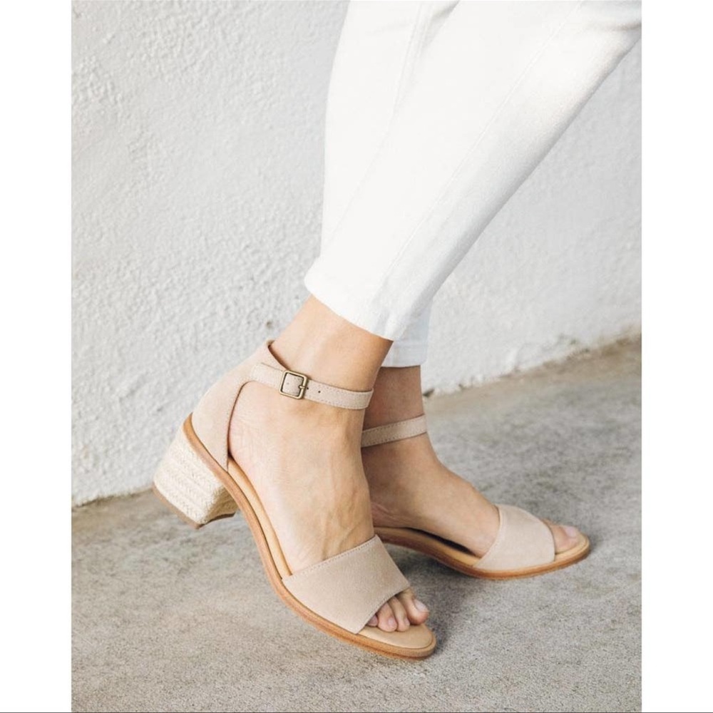 ☀️$165☀️ SOLUDOS Sandal Suede Capri Heel